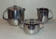 Alessi . Teiera 102 + Lattiera 103 + Zuccheriera 104 . design Ettore Sottsass