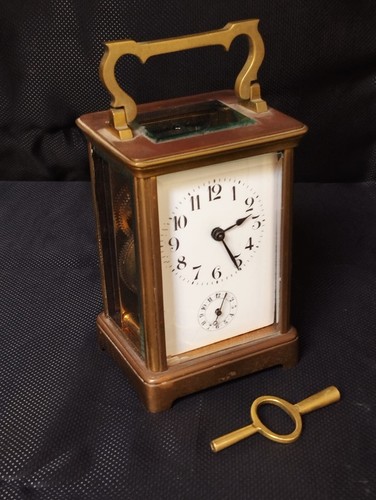 Travel watch officier working