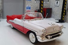 Oldsmobile Super 88 Cabrio 1955 - Auto in scala 1:24 rosso/bianco