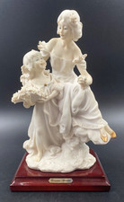 DONNA CON BIMBA E FIORI