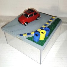 FIAT 500 IN DIORAMA SCALA 1/43