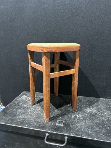 Sgabello legno retrò - in,
