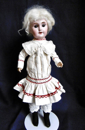 Jolie poupée ancienne tête - ancienne,