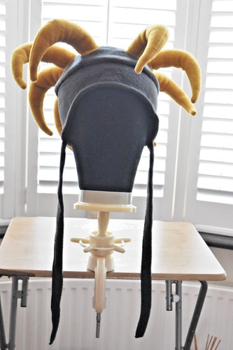 Cappello nuovo con - , etichette