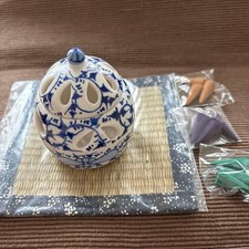 Treppiede brucia incenso con