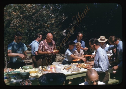 Uomo ragazzo picnic cibo - uomo,