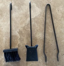 SET 3 ATTREZZI PER CAMINO PALETTA SCOPINO E PINZA COLORE NERO LUNGH. 46 cm CIRCA