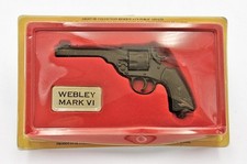 PISTOLE & REVOLVER " WEBLEY