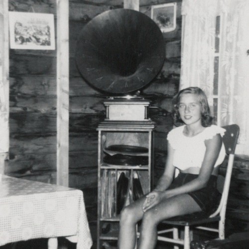 Lady playing music anni - lady, 40