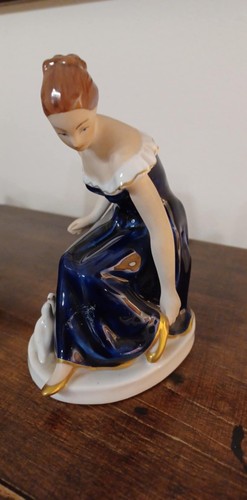 Statuina donna con colombi