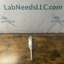 Pipetta singola regolabile Eppendorf Research Plus 2-20uL calibrata settembre 2025