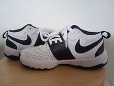 Scarpe Nike team hustle D8 
