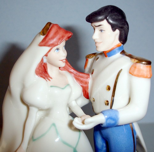 Statuina cake topper