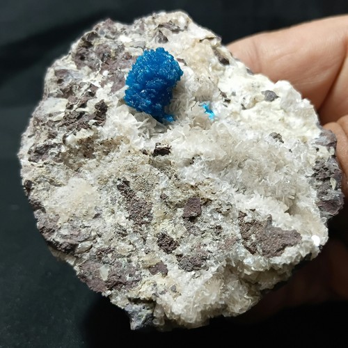 Cavansite blu scuro con