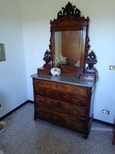 Comò in stile vittoriano. Con