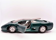 Modellino auto scala 1:24 Jaguar XJ 220 Diecast collezione modellismo auto model