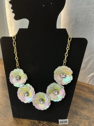 Collana con ciondolo fiore
