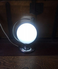 Lampada da tavolo a sfera