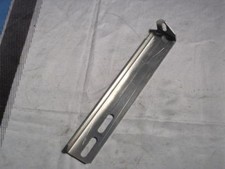 Piastra SX paraurti anteriore