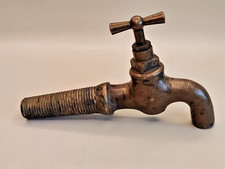 Antico rubinetto a botte in