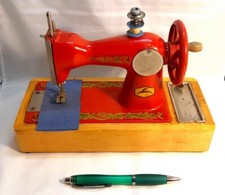 MACCHINA DA CUCIRE GIOCATTOLO VINTAGE in FERRO e LEGNO Iron Toy Sewing Machine