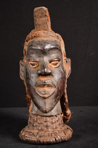 Una testa primitiva africana