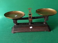 ANTICA BILANCIA IN GHISA PIATTI OTTONE ANNI '50 ORIGINALE FORGE 5 KG. CM39