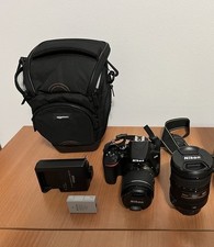 Macchina fotogragfica Reflex Nikon D3500 con obiettivo Nikkor AF-S 18-200 mm VR 