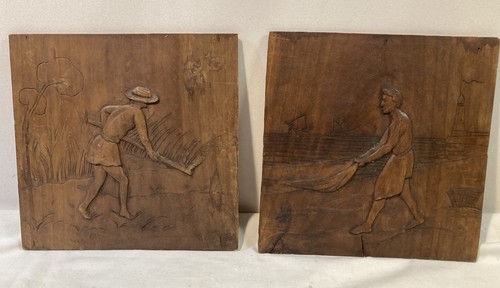Due pannelli legno intagliato