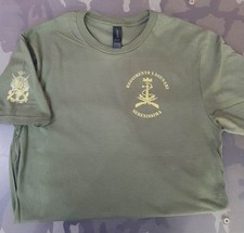 T-SHIRT DI COLORE VERDE