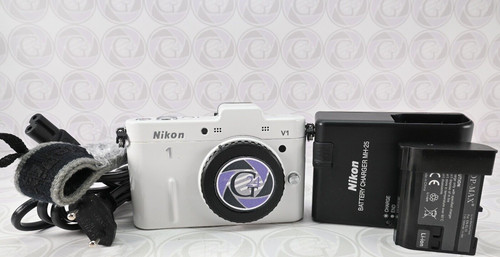 Nikon case bianco solo - v1,