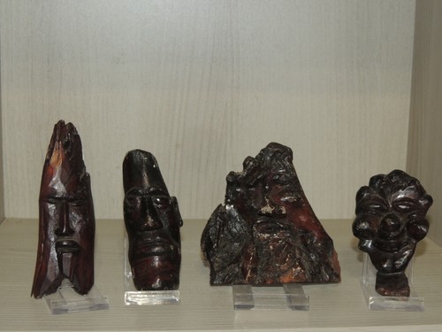 Antiche piccole maschere - 4,