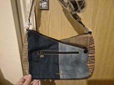 Borsa Desigual Harry indossata