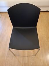 4 sedie impilabili in polipropilene con base in metallo colore nero