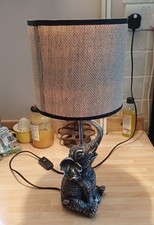 Antica lampada da tavolo