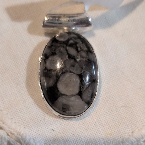 Collana con ciondolo - , in