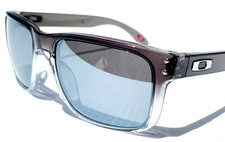 NUOVI occhiali da sole Oakley
