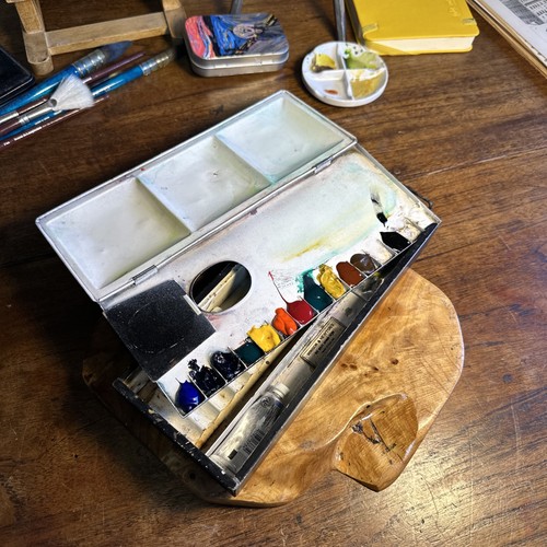 Winsor newton jappaned tin - &,