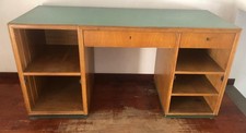 Scrivania vintage in legno chiaro con piano verde – anni '50