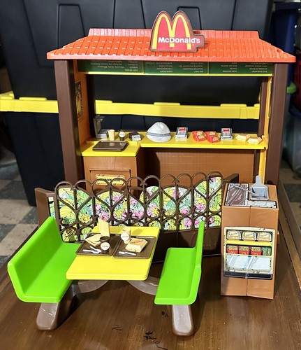 Barbie loves mcdonald play - mcdonald’s,