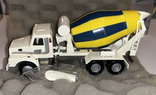 Camion betoniera conrad volvo - camion,