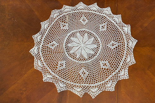 Tovaglia rotonda fatta - , a
