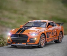 Modellino auto Ford Mustang GT 500 con funzione di ritiro luci e suoni/1:32