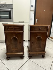 Coppia di comodini antichi in legno