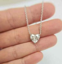 Ciondolo solitario diamante