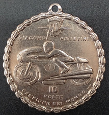 MEDAGLIA GIACOMO AGOSTINI PILOTA MV AGUSTA CAMPIONE DEL MONDO MOTOCICLISMO GARE