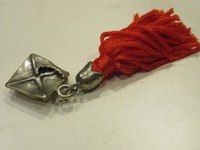 vecchio CAPPELLO DA LAUREA tocco laureando in argento 800 punzonato fiocco rosso