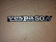 TARGHETTA VESPA 50 N  PLURIMATIC SPEEDMATIC STEMMA COFANO LATERALE 