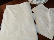 TOVAGLIA RICAMATA A MANO CON