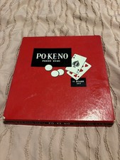 Vintage PO-KE-NO Pokeno Poker gioco di carte da tavolo 12 tavole e fiches RARO completo